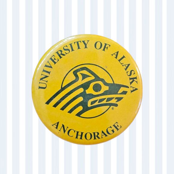 Vtg University of Alaska pin - Picture 1 of 2